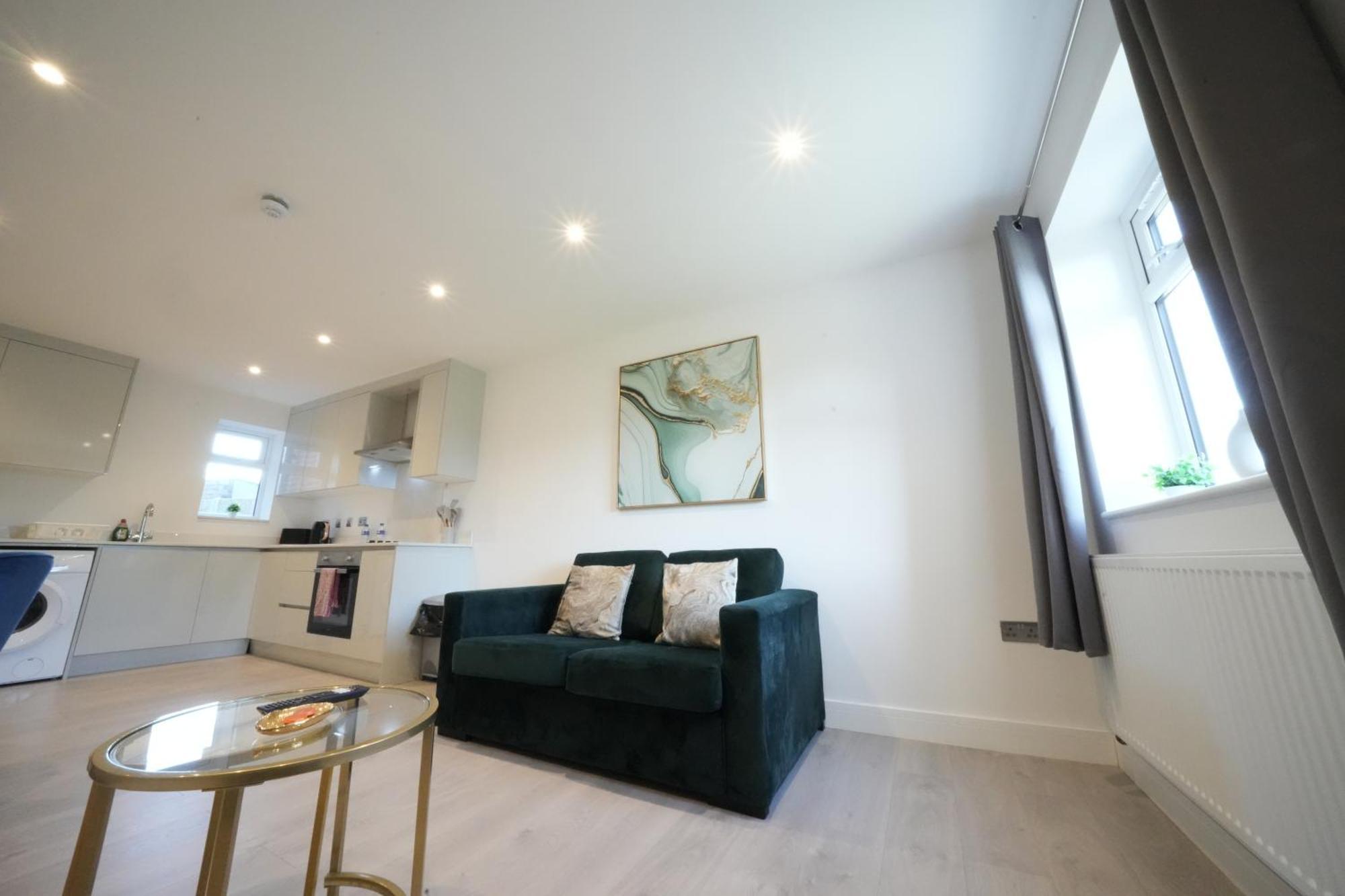 Appartement 10 Min Drive To Airport - Free Parking - 15 Min Bus Ride - Ev Charge Available à Stanwell Extérieur photo
