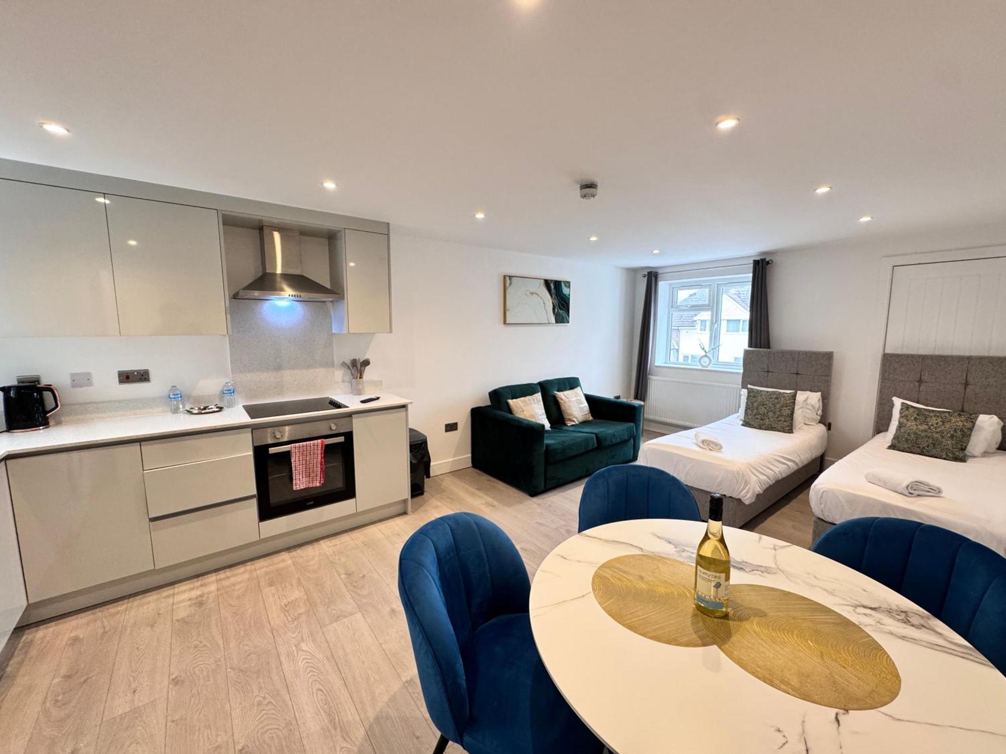 Appartement 10 Min Drive To Airport - Free Parking - 15 Min Bus Ride - Ev Charge Available à Stanwell Extérieur photo